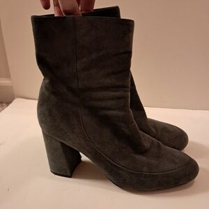 Estro Boots Women's 39 8.5 Gray Suede Block Heels Luxury Formal Evening Classic